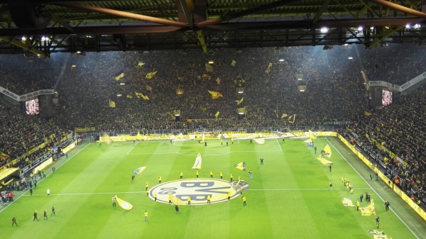 Dortmundin fanien pääty - Keltainen seinä
