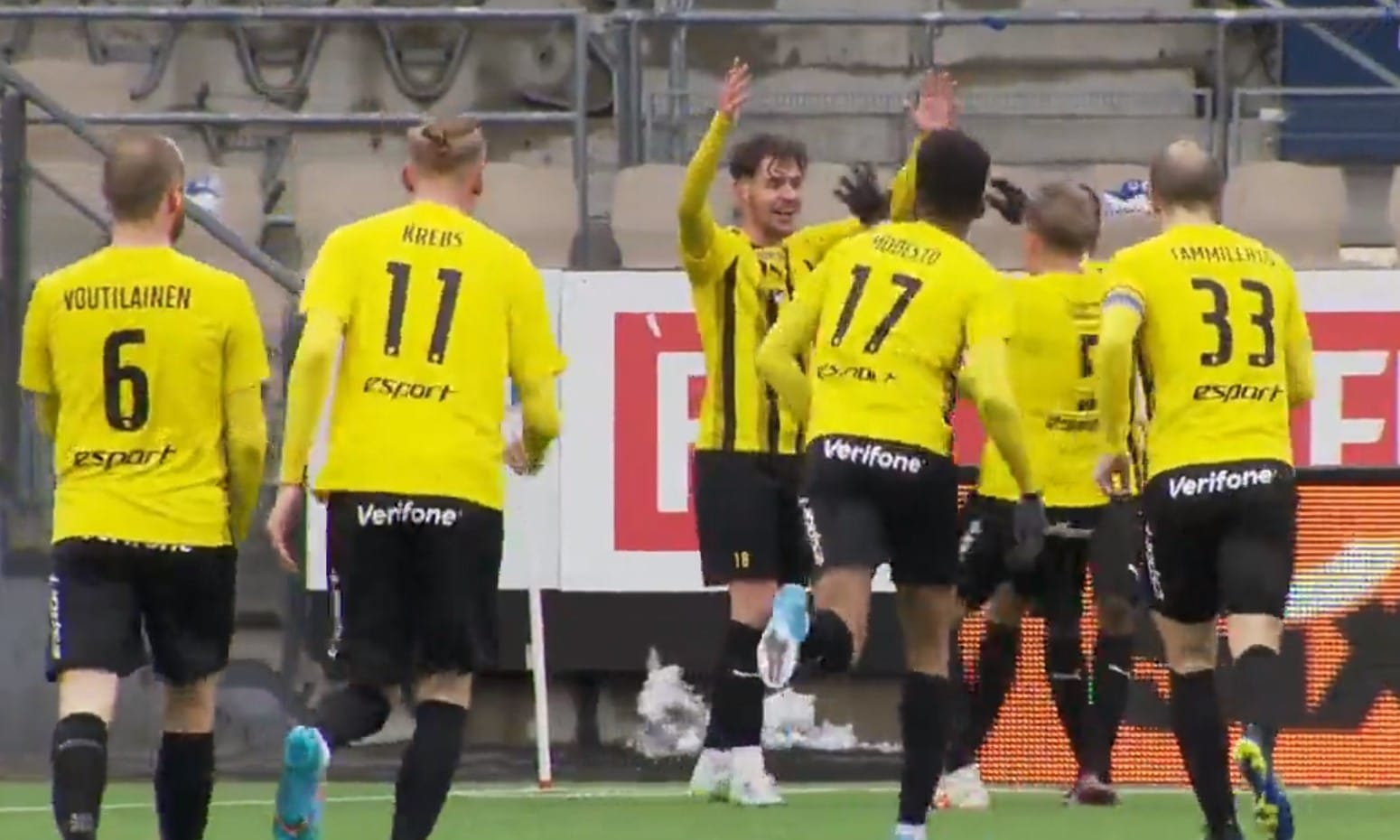 Video FC Honka syötteli häikäisevän koulumaalin Haka puolustus ihan