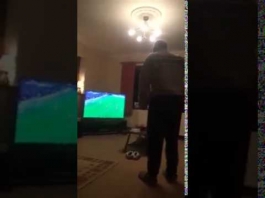 Video: Tytär kuvasi isänsä reaktion, kun Southampton eteni finaaliin EFL Cupissa – Tässä eletään tunteella mukana!