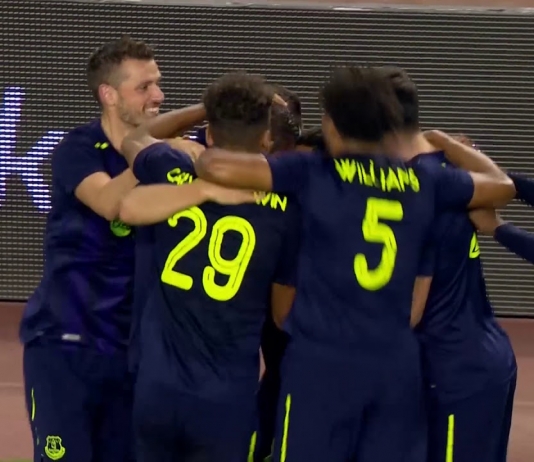 Video: Evertonin ennätyshankinta teki upean maalin puolesta kentästä