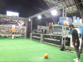 Video: Miten freestylejalkapalloilija pärjää robottimaalivahtia vastaan? Tai Messi?