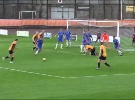 Video: Pelaaja heittäytyi pää edellä laukauksen eteen ja aiheutti rangaistuspotkun Skotlannin aladivarissa