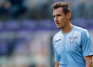 Video: Miroslav Klose ja upea Fair Play -teko – sanoo erotuomarille tehneensä käsimaalin Miroslav Klose Puoliaika