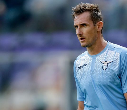 Video: Miroslav Klose ja upea Fair Play -teko – sanoo erotuomarille tehneensä käsimaalin Miroslav Klose Puoliaika