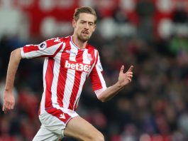 Huikea julkaisuvideo sen kertoo – Peter Crouch palaa Valioliigaan!