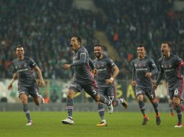 Bursaspor v Besiktas adriano puoliaika