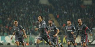 Bursaspor v Besiktas adriano puoliaika