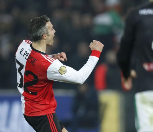 Video: Robin van Persie painoi kliinisen osuman Feyenoordille robin van persie puoliaika