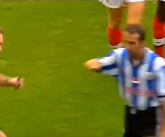 Klassikkovideo: Erotuomarin kömpelö lahoaminen Paolo Di Canion töytäisyyn paolo di canio puoliaika