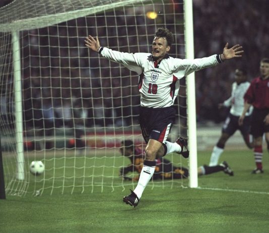 Teddy Sheringham täyttää 52 vuotta – tässä kulttihyökkääjän maalit Englannin paidassa Teddy Sheringham puoliaika