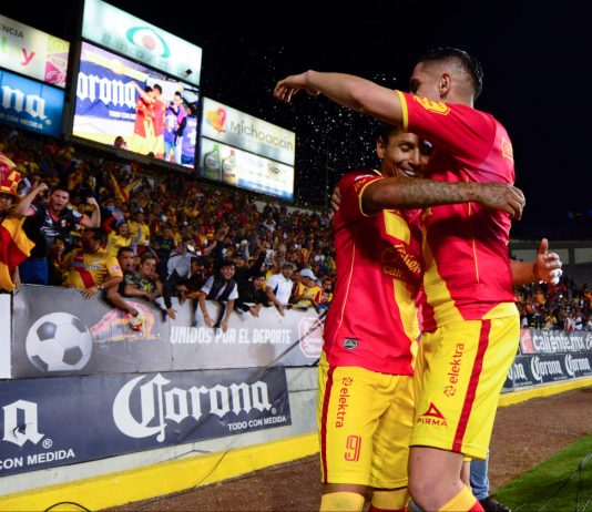 Video: Raul Ruidiaz laukoi komean volleymaalin Meksikon liigassa – selostajalta kiihkeää huutoa komea volleymaalin meksikon liigassa puoliaika