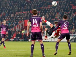 Video: Sarjakärki PSV Eindhovenin Luuk de Jong pamautti unelmamaalin PSV v FC Utrecht öuuk de jong puoliaika