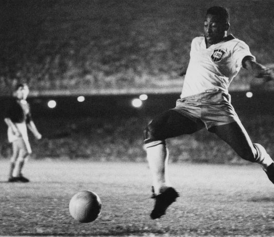Ruotsin MM-kisat 1958 – 17-vuotias Pelé nousee Brasilian kansallissankariksi Pele ruosin mm-kisat Puoliaika