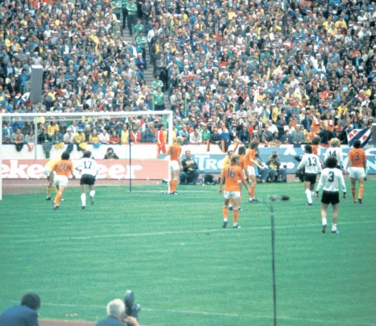 1974 totaalinen jalkapallo puoliaika