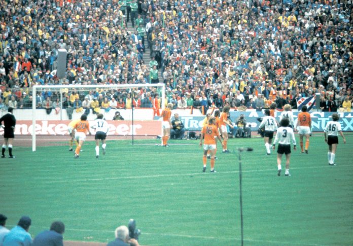 1974 totaalinen jalkapallo puoliaika