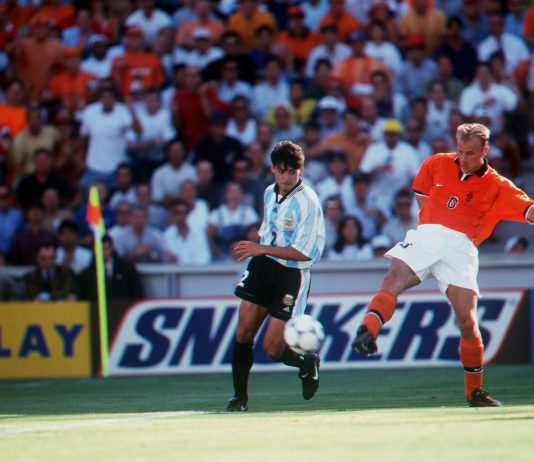 Video: Dennis Bergkampin ajattoman kaunis maali MM-kisoissa 1998 dennis bergkamp puoliaika