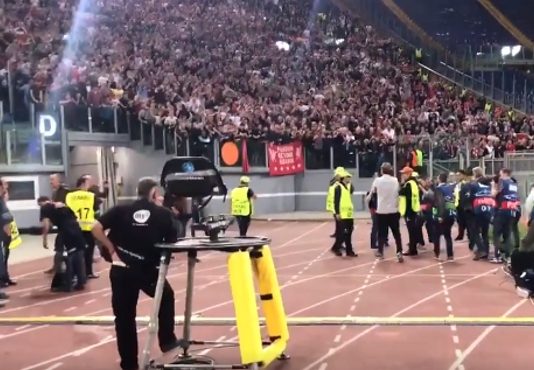 Video: Jürgen Klopp kiitteli vuolaasti Liverpoolin vieraskannattajia Roomassa jurgen klopp kiitteli vieraskannattajia puoliaika