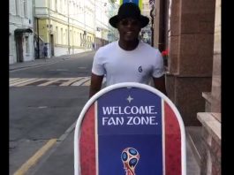 Video: Iloinen ja tanssiva Patrice Evra on saapunut MM-kisoihin Venäjälle patrice evra mm-kisoihin puoliaika