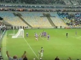 Video: Junior Sornoza laukoi kauniin maalin suoraan kulmapotkusta Copa Sudamericanassa maali suoraan kulmapotkusta