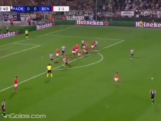 Video: PAOK Thessaloniki suoritti vuoden kauneimman vapaapotkukuvion