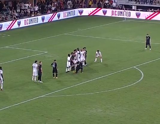 Video: Wayne Rooney se vaan jaksaa painaa – nyt tyylikäs vapaapotkumaali wayne rooney ratkaisijana nyt kaunis vaparimaali