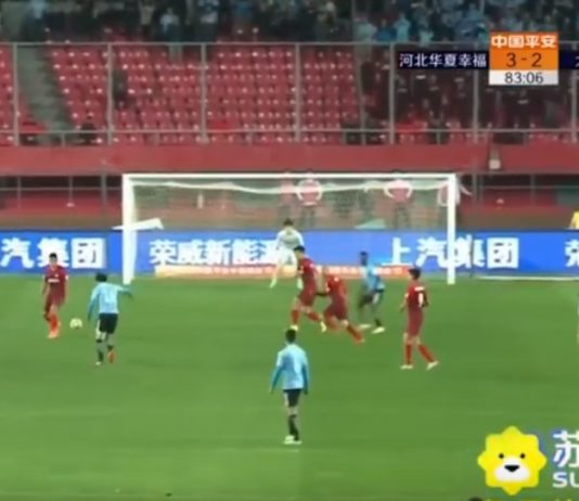 Video: Kiinan liigassa nähtiin komea moukari 30 metristä