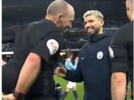 Video: Erotuomari Mike Dean hassutteli ottelupallon kanssa