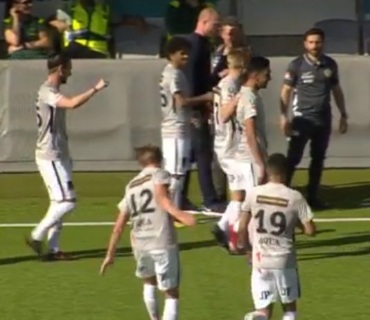 Video: Ruotsin divarissa nähtiin kauden koomisin maalin juhliminen