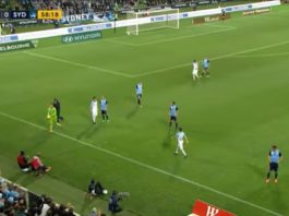 Klassikkovideo: Danny Vukovic pelastaa pyörtyneen lokin kesken ottelun