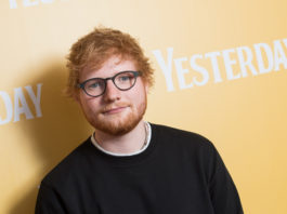 Kuva: Ed Sheeran repäisi Helsingissä – pukeutui Huuhkajien paitaan keikalla!