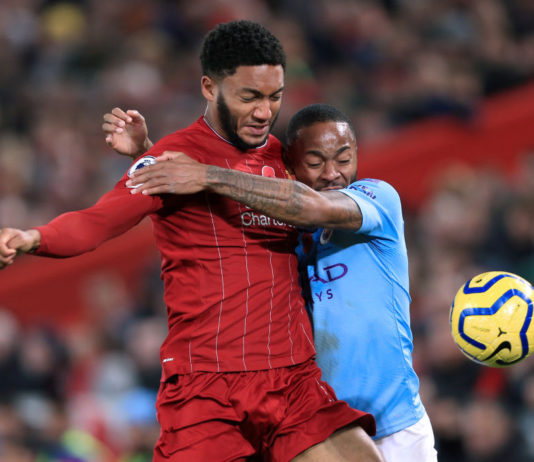Raheem Sterling hyllytettiin kahakan vuoksi maajoukkueesta