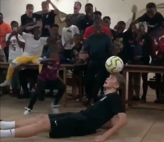 Suomalaislupaus kikkaili ja ghanalaisjunnut repesivät riemusta