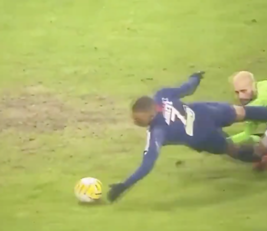 Video: Mbappe teki tahallaan käsimaalin ja nauroi päälle – varoitus tuli! Mbappe teki tahallaan käsimaalin