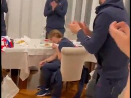 Video: Joukkuekavereilta standing ovationit – Luka Modric liikuttui kyyneliin