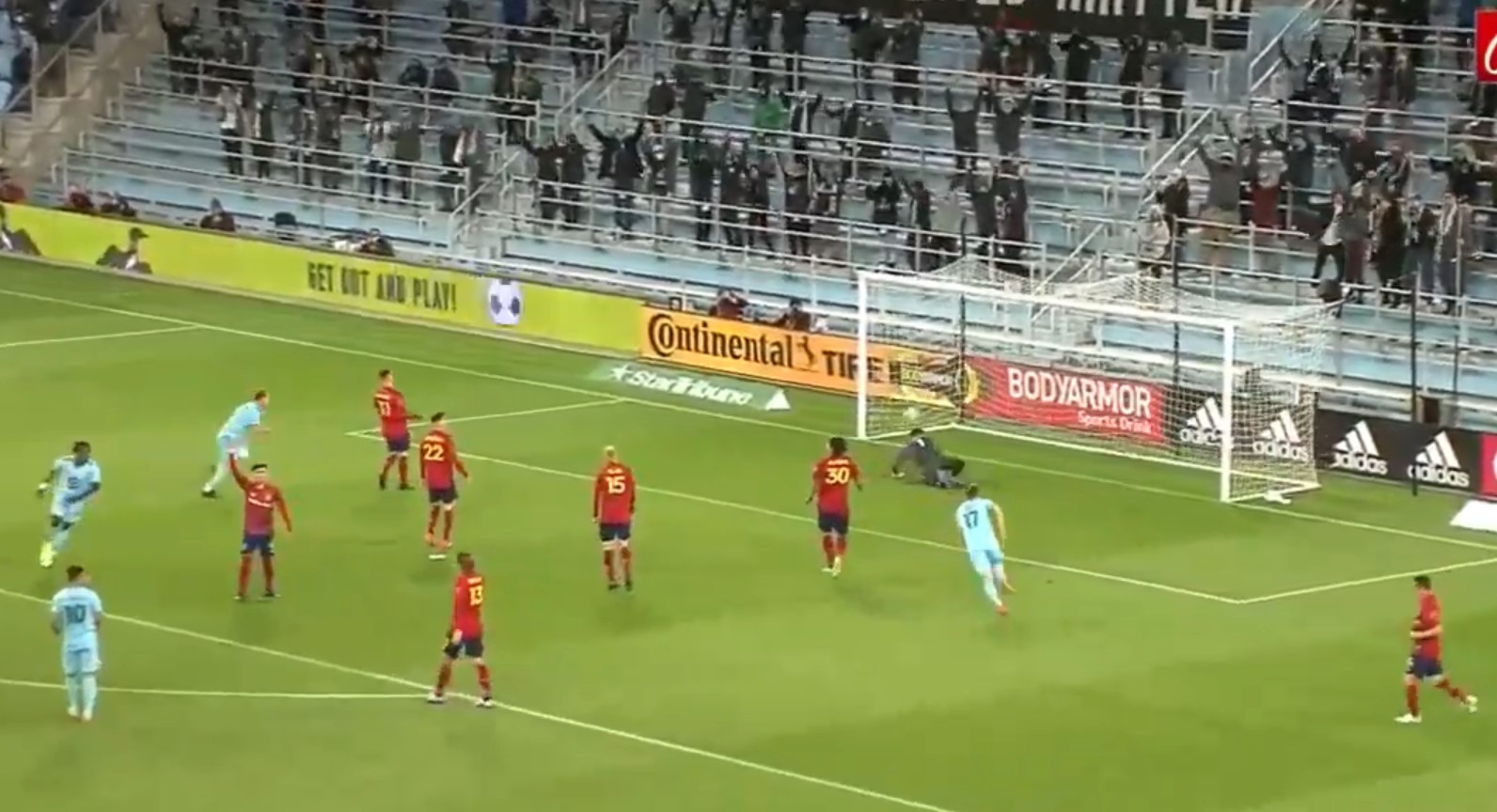 Video Robin Lod viimeisteli nätin maalin MLSssä