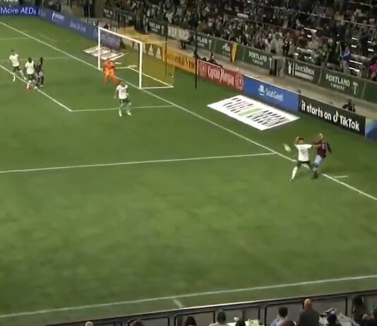 Video: Michael Barrios laukoi komean maalin nollakulmasta MLS:ssä