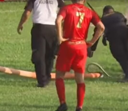 Video: Guatemalan liigan ottelussa keskeytys – käärme luikerteli kentälle