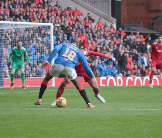 Video: Glen Kamara kynäili Aberdeen-puolustuksen nippuun – täydellinen tarjoilu voittomaaliin