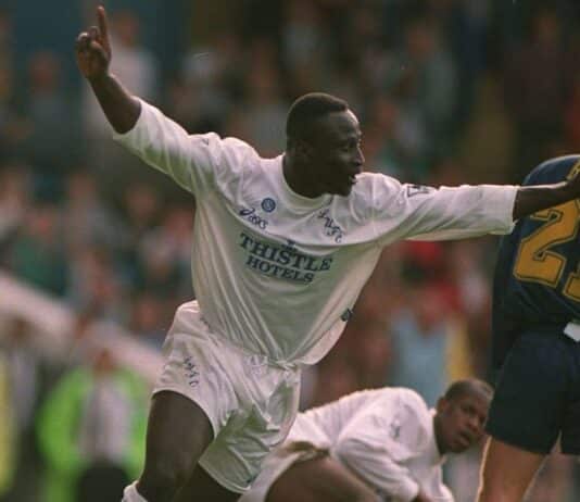 Klassikkovideo: Tony Yeboah painaa täydellisen unelmamaalin Valioliigassa 1995