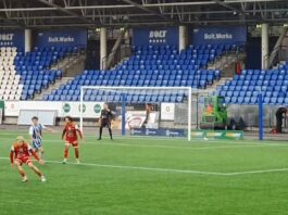 Klassikkovideo: Kakkosen matsi käynnissä Bolt Arenalla – hitsaaja työn touhussa maalin takana