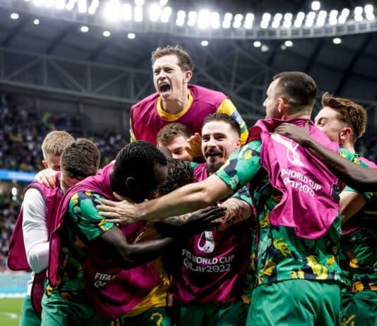 Video: Melkoinen yllätys – Australia etenee jatkopeleihin!