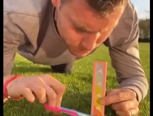 Klassikkovideo: James Milner leikkaa nurmikkoa millimetrin tarkasti