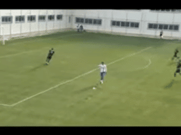 Video: Puolustaja teloo jalkansa – hyökkääjä jättää käyttämättä avopaikan