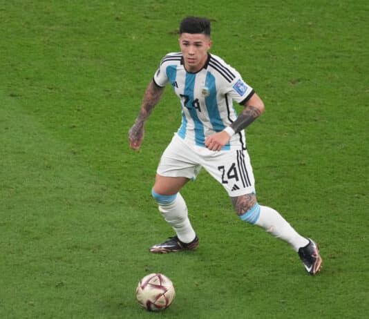 Enzo Fernandez Chelsean riveihin Valioliigan ennätyssummalla