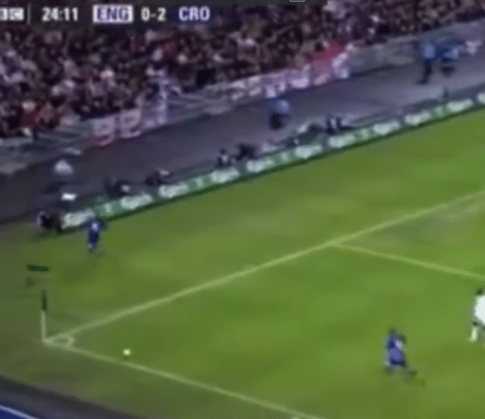 Video: Sol Campbell painaa uskomattoman pitkän liukutaklauksen EM-karsinnoissa 2007