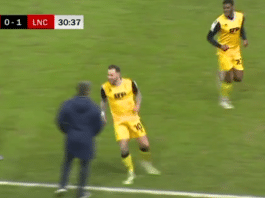 Video: Lincolnin Chris Maguire juoksee tuulettamaan ex-managerinsa eteen Ykkösliigassa 2022