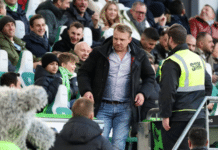 Klassikkovideo: Avustava erotuomari loukkaantuu – katsomosta löydetty piirisarjatuomari apuun