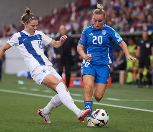 Suomen naisten jalkapallomaajoukkue Helmarit kärsi tiistai-iltana EM-karsinnoissa ruman tappion Italialle maalein 4–0.