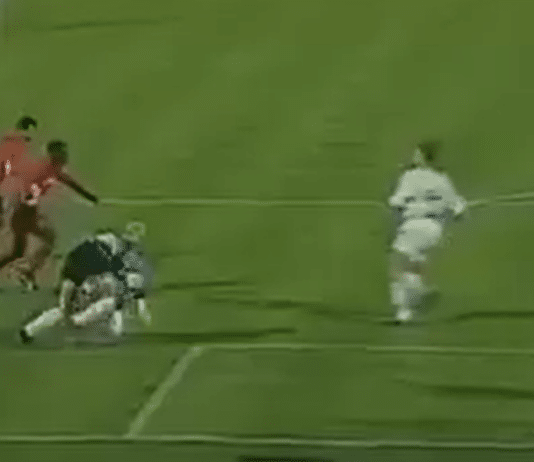 Klassikkovideo: Jay-Jay Okocha jallittelee Oliver Kahnin täysin kahville eeppisellä kikkasarjalla