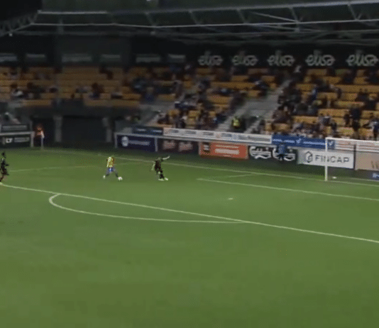 Video: SJK-puolustaja Ville Tikkaselta loistelias torjunta – esti eleettömästi varman maalin